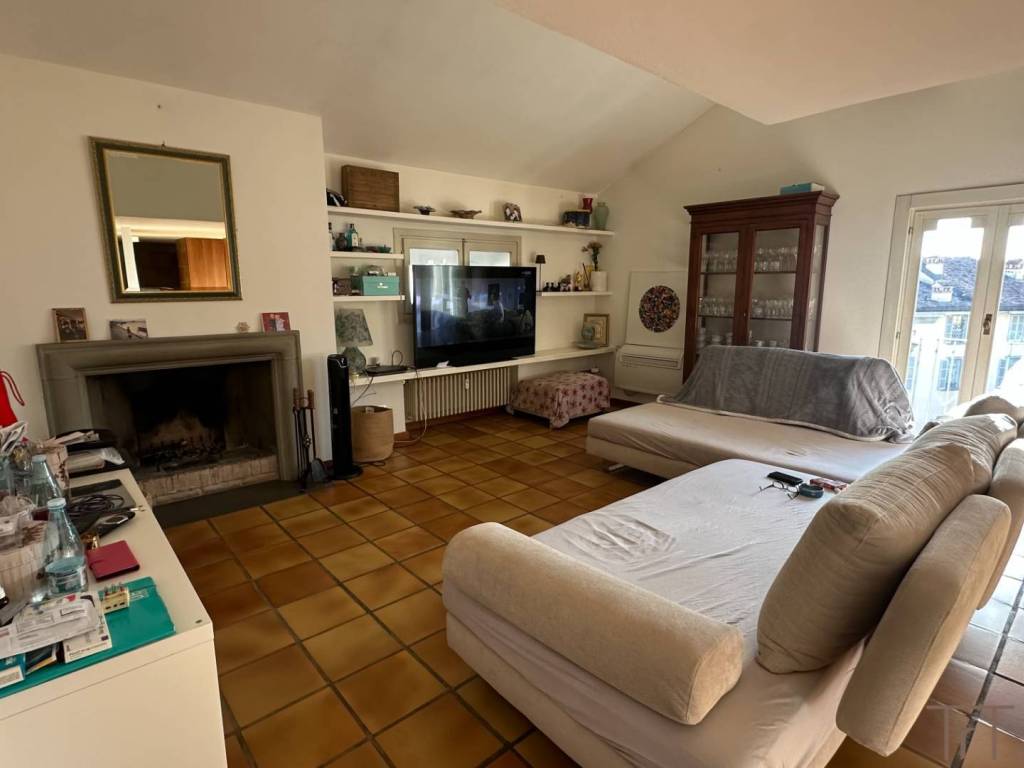 Soggiorno reale -> versione valorizzata generata da AI - prima